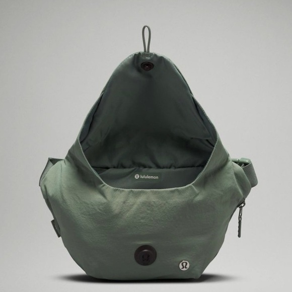 NWT Sage Green Lululemon Curved Crossbody Bag - Picture 2 of 4